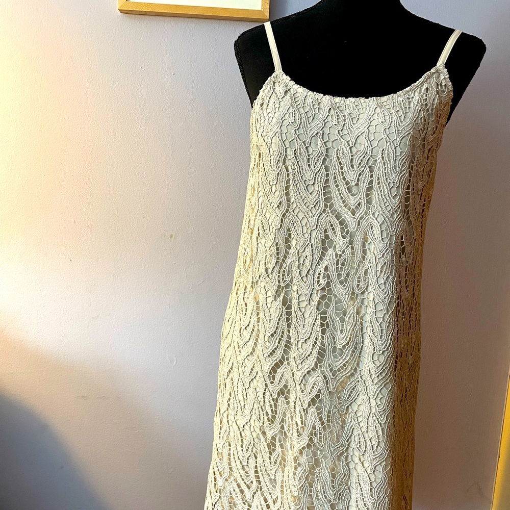 Alice + Olivia beautiful sleeveless dress. Size S.